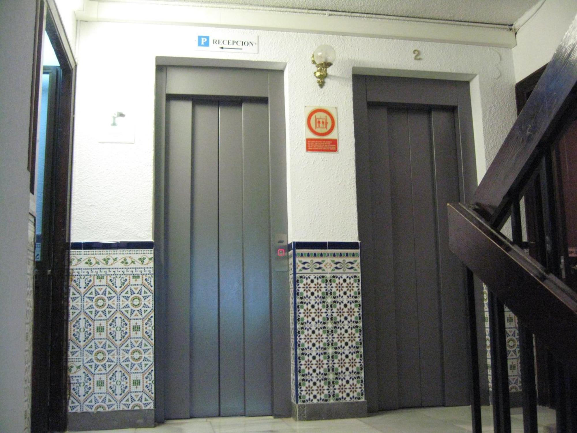 Pension Terminal Málaga Exteriör bild